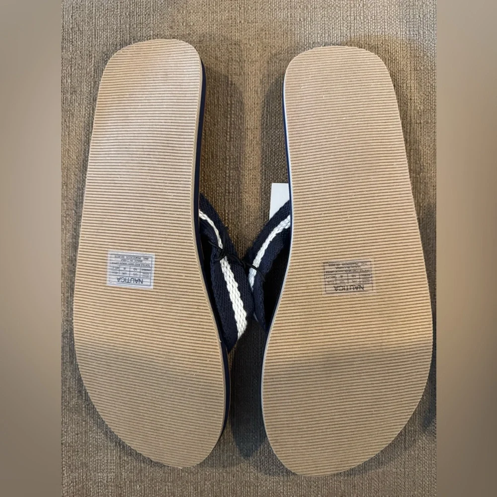 Nautica Navy and White Anchor Flip Flops 10M NWT - Picture 3 of 3